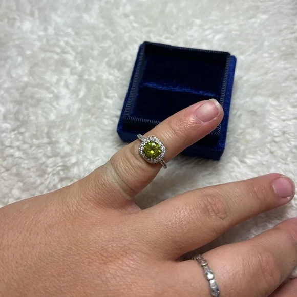 NEW Green Diamond Ring - Picture 4 of 4